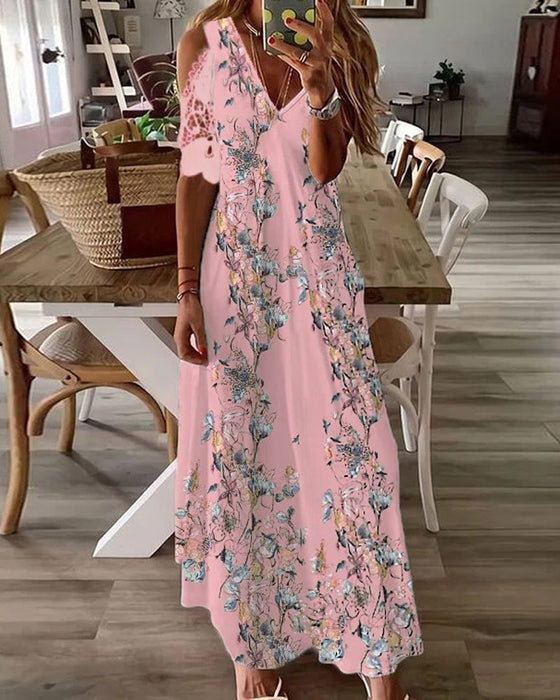 Kjole med blomstertrykk med korte blondermer