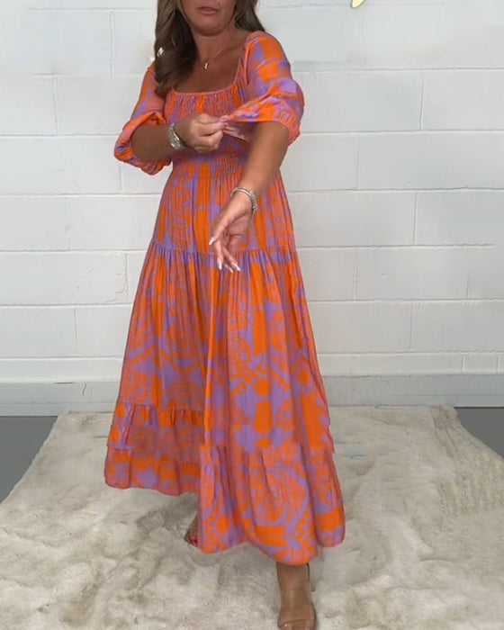 Kjole med firkantet hals og halverm