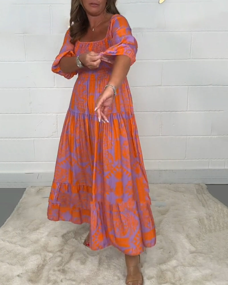 Kjole med firkantet hals og halverm