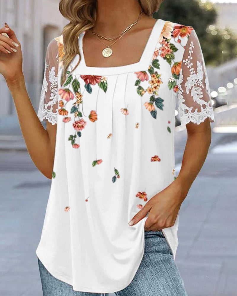 Trykt bluse med firkantet hals og blondeermer