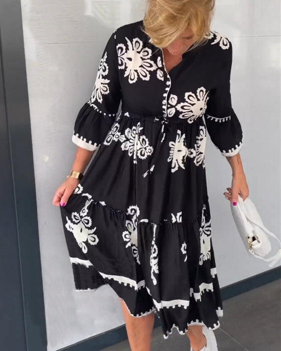 Kjole med blomstertrykk med 3/4-ermer