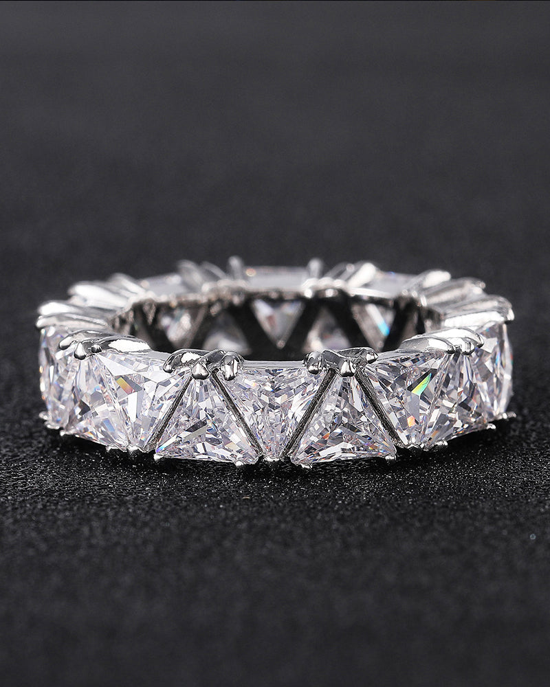 Ringe med trekantet med zirkonia