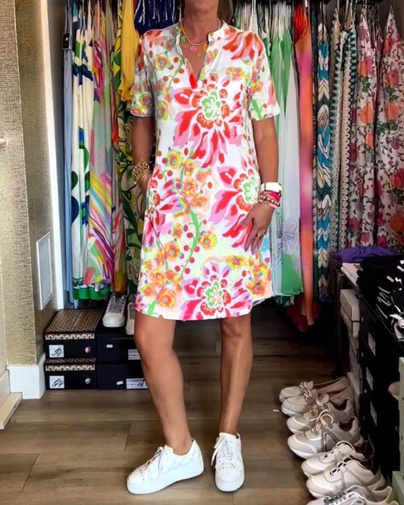 Kjole med korte ermer, blomsterprint og V-hals