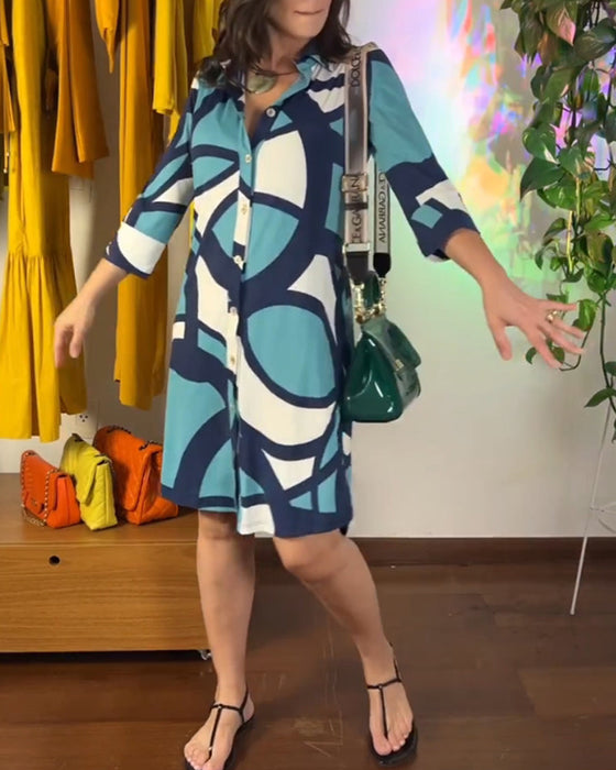 Kjole med lange ermer og knapper og trykk