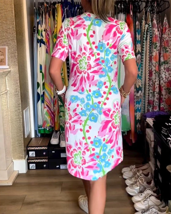 Kjole med korte ermer, blomsterprint og V-hals