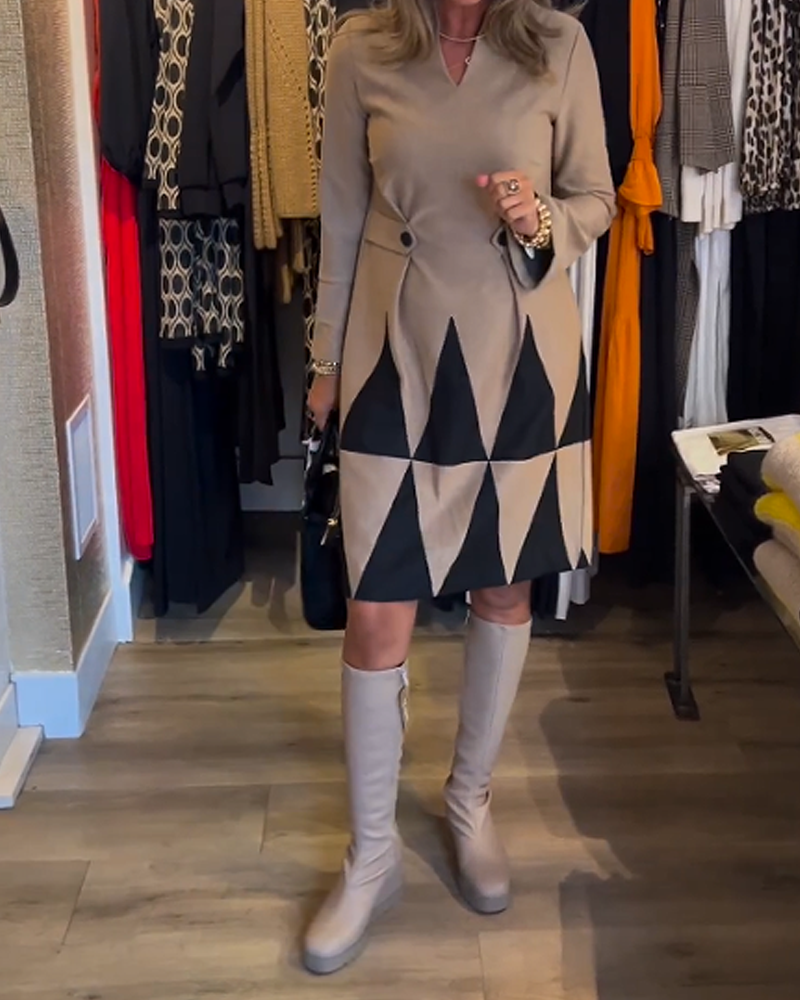 Elegant kjole med geometrisk trykk