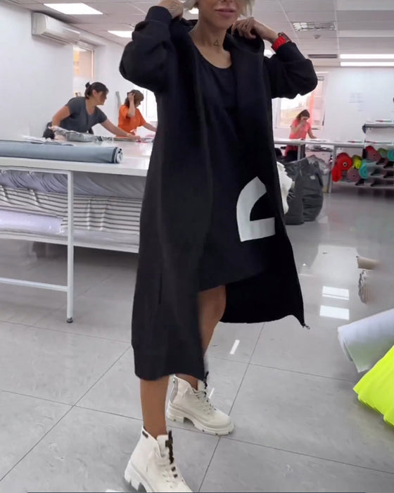 Ensfarget lang jakke med hette