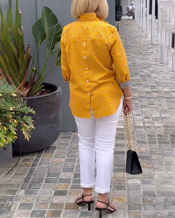 Prikkete jakkeslagsskjorte med 3/4-ermer