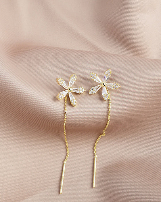 Blomsterøredobber med skinnende frynser