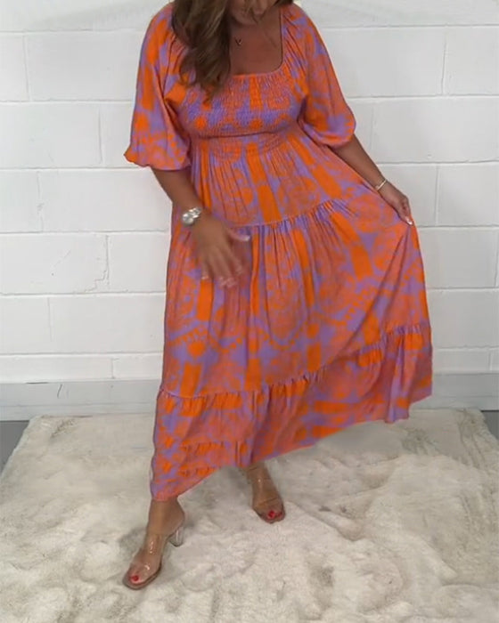 Kjole med firkantet hals og halverm