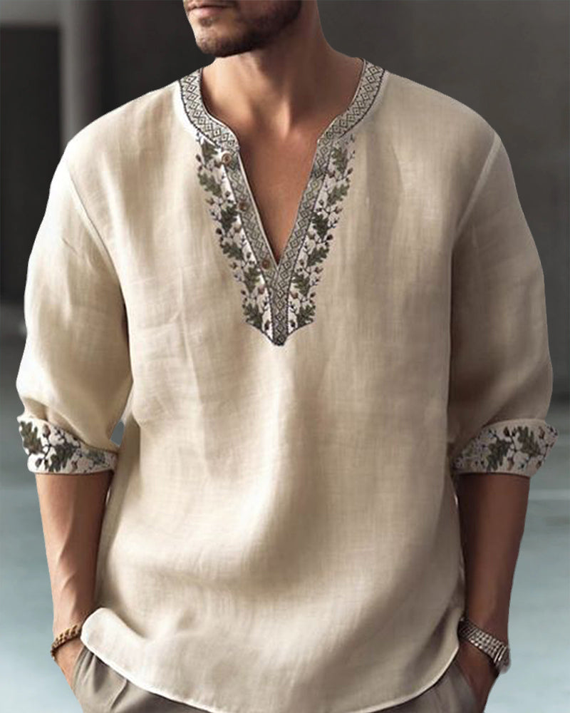 Avslappet topp med v-hals for menn med paneltrykk