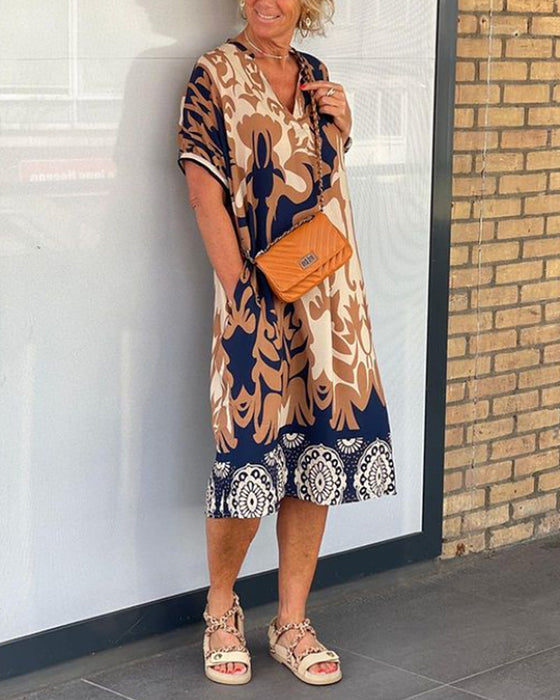 V-hals kjole med geometrisk trykk