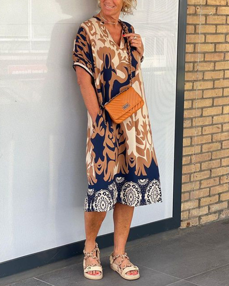 V-hals kjole med geometrisk trykk