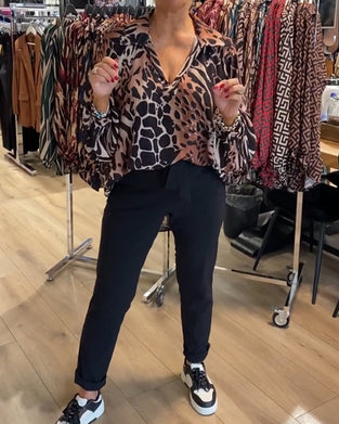 Løs topp med leopardmønster