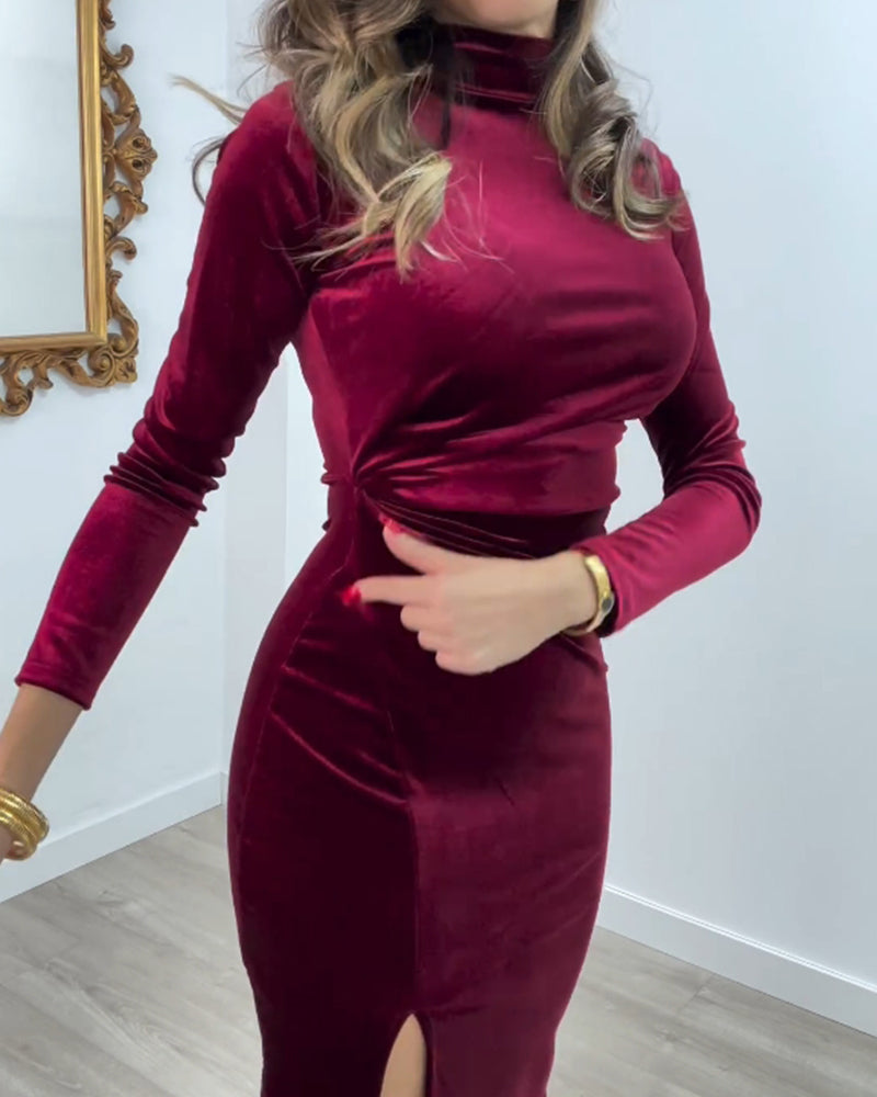 Elegant fløyelskjole med splitt i siden