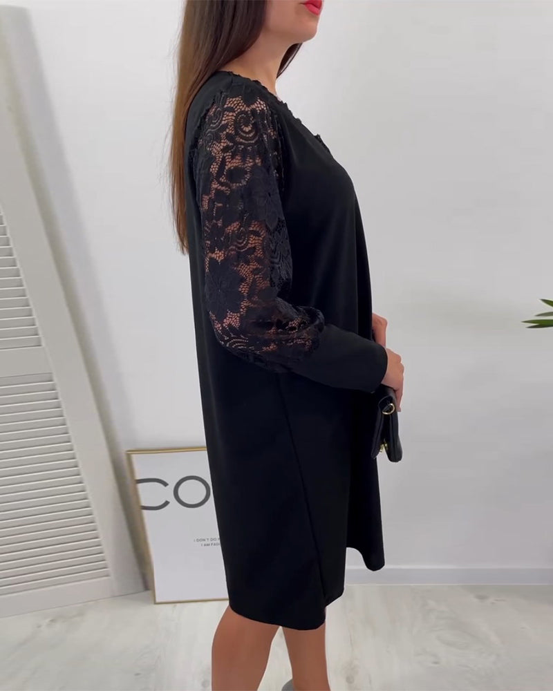 V-hals elegant kjole med blonder