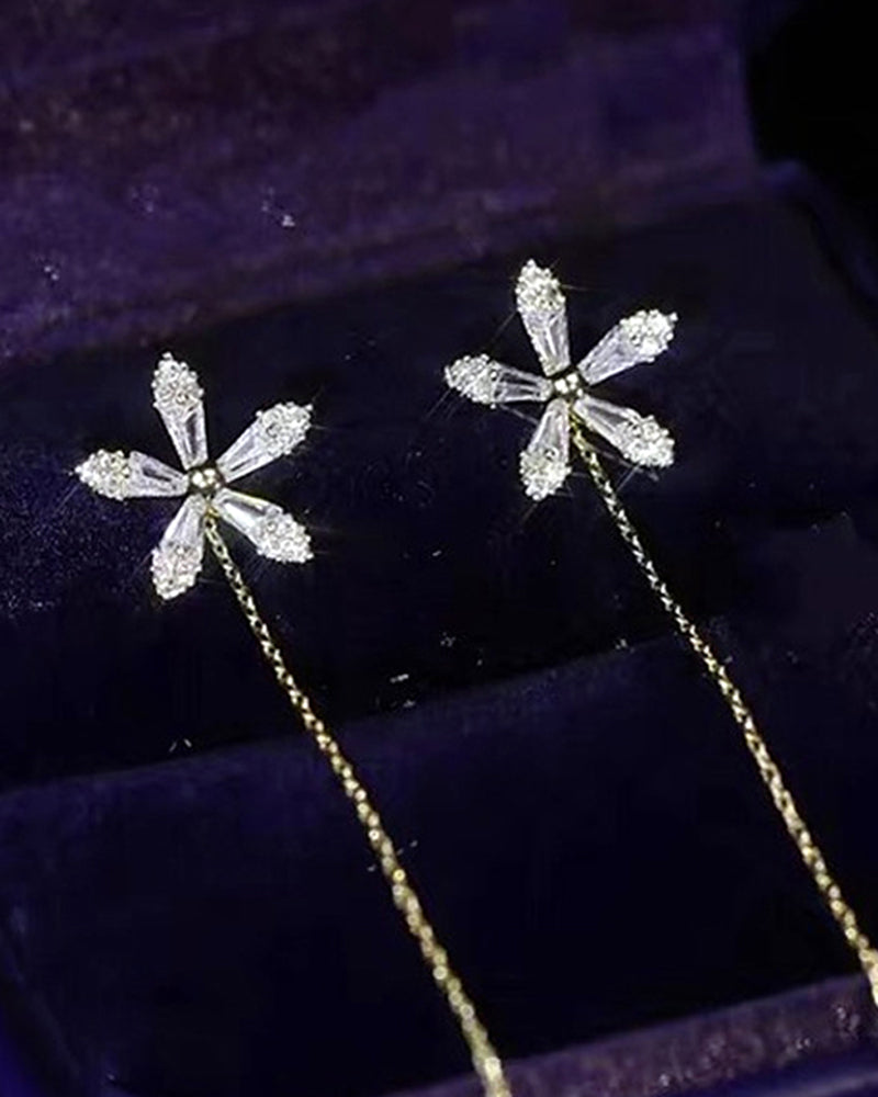 Blomsterøredobber med skinnende frynser