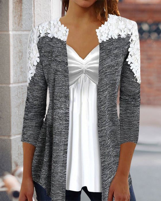 Elegant topp med V-hals og blonder