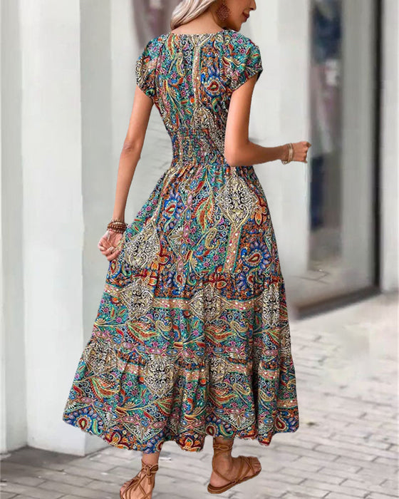 Elegant kjole med vintagetrykk
