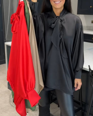 Båndkrage ensfarget og elegant bluse