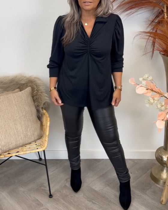 Bluse med V-hals og folder