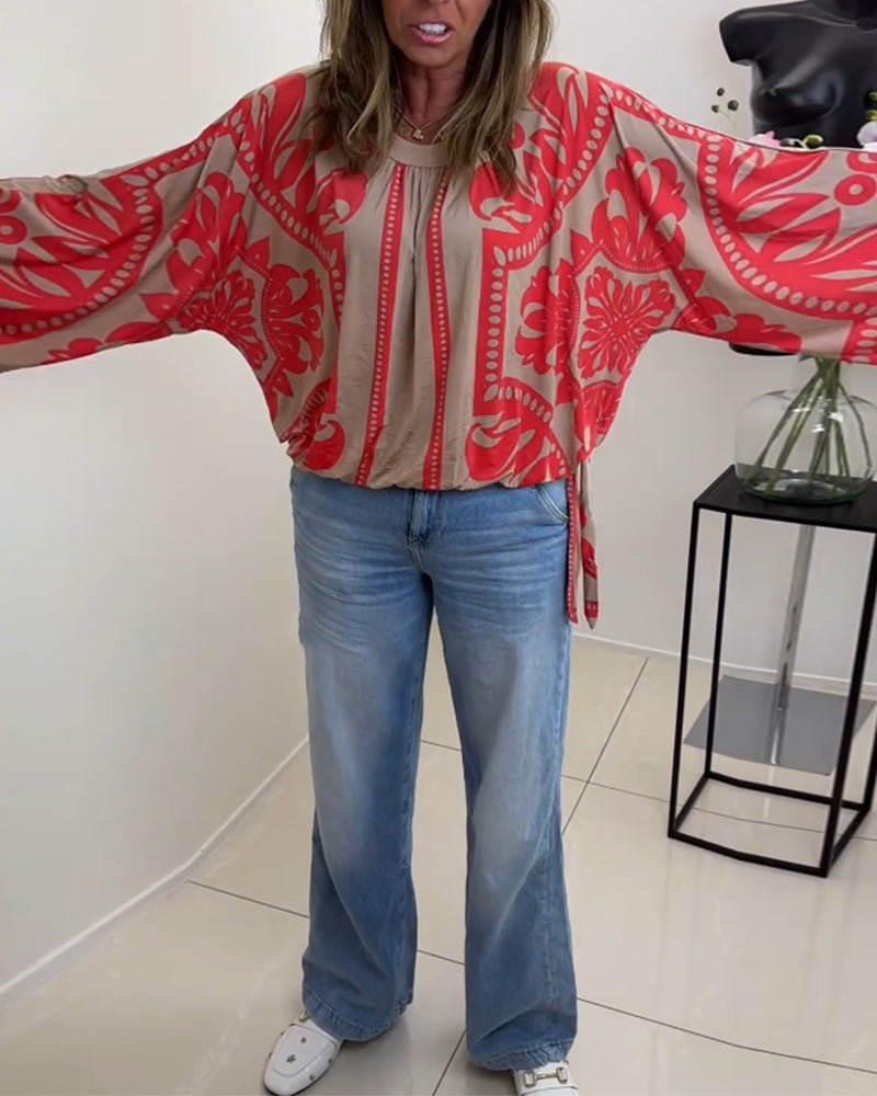 Uformelt topp med rund hals og lange ermer med trykk