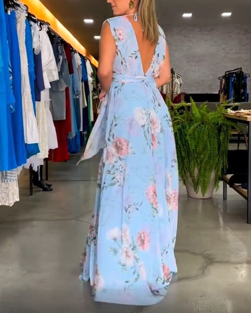 Elegant ermeløs kjole med V-hals med blomstertrykk