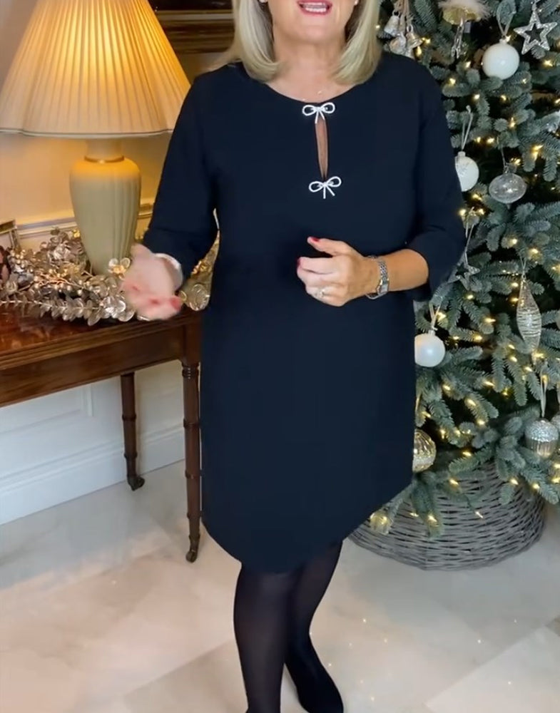 Enkel ensfarget kjole med rund hals