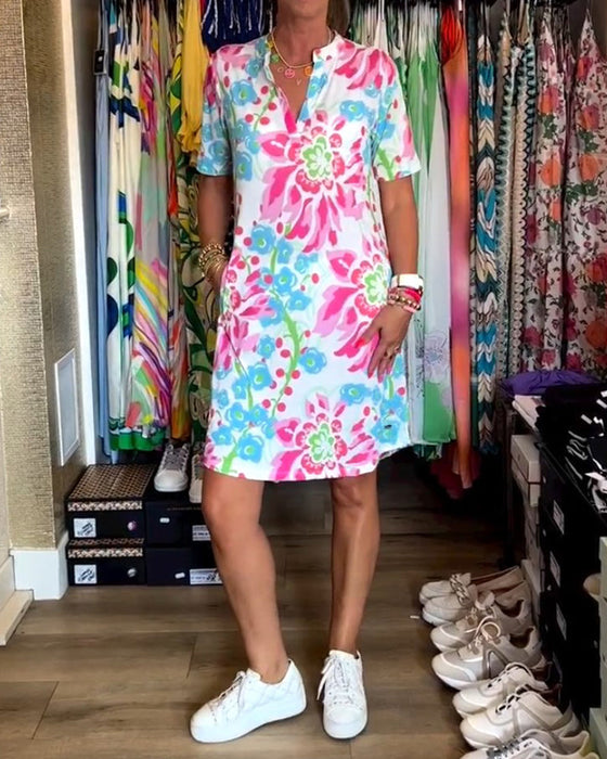 Kjole med korte ermer, blomsterprint og V-hals