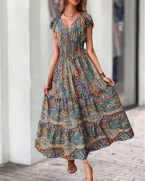 Elegant kjole med vintagetrykk