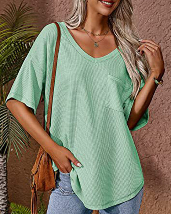 Kortermet t-skjorte med V-halslomme