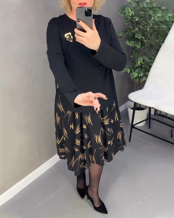 Løs og avslappet printkjole med rund hals