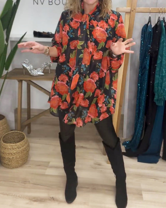 Bluse med blomstermønster og løs passform