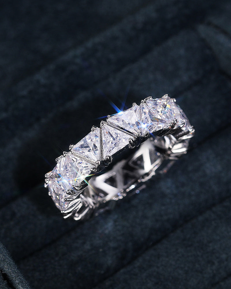 Ringe med trekantet med zirkonia
