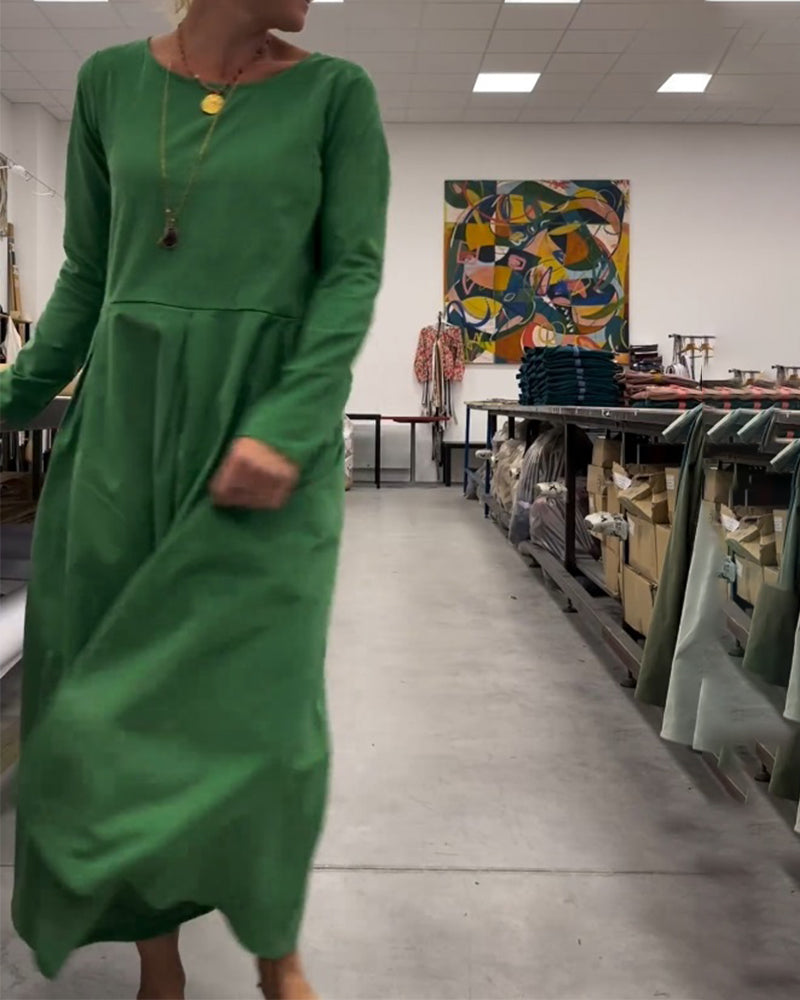 Ensfarget kjole med rund hals