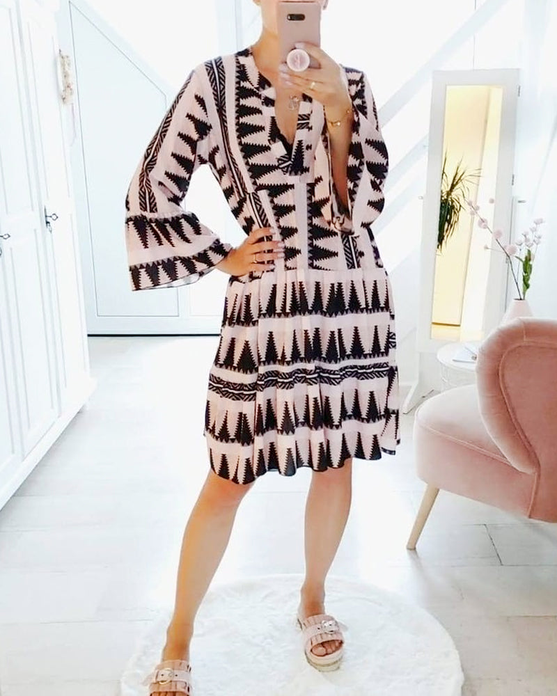 Kjole med v-hals i leopard