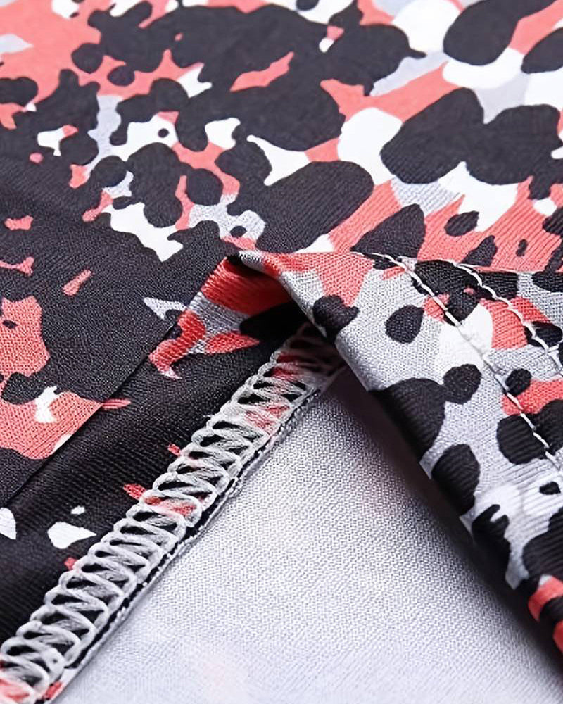 Rynket v-hals topp i leopardmønster med kort erme