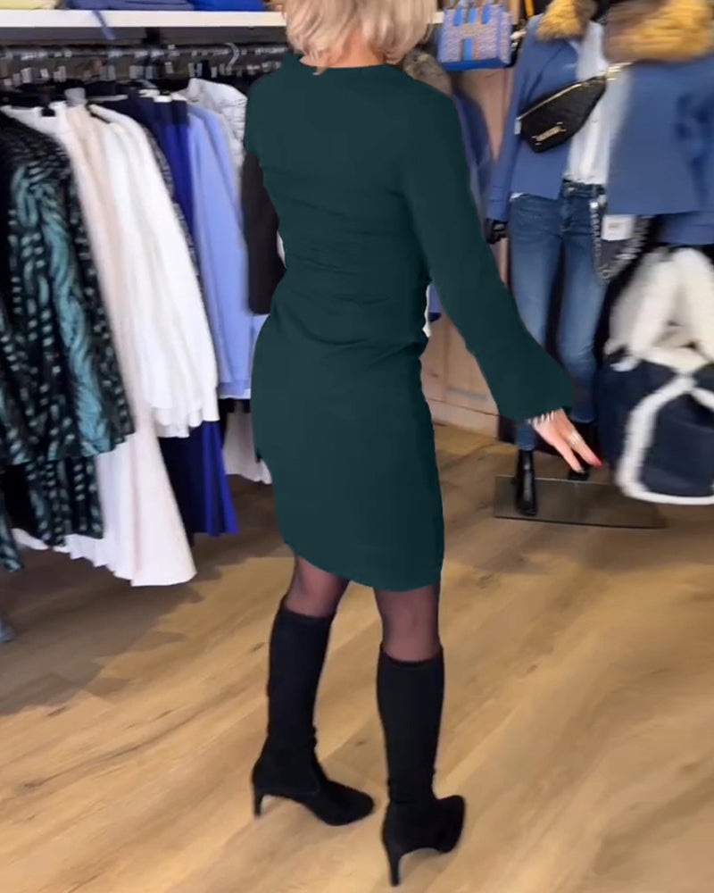 Kjole med V-nakke og blusshylse