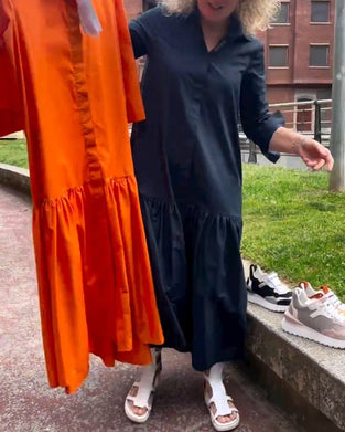 Ensfarget uformelt langermet kjole