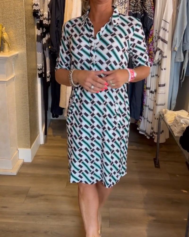 Geometrisk kjole med V-hals og trykk