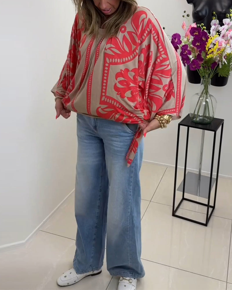 Uformelt topp med rund hals og lange ermer med trykk