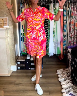 Kjole med lommer og trykk og korte ermer