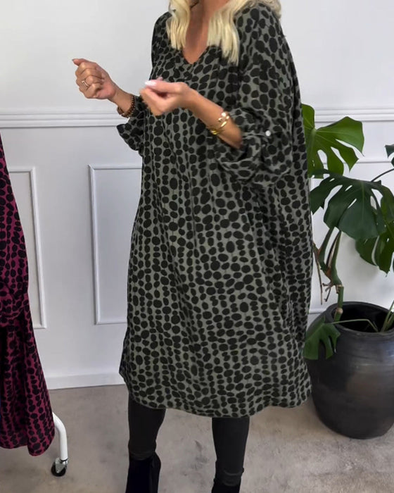 Retro prikkete kjole med v-hals