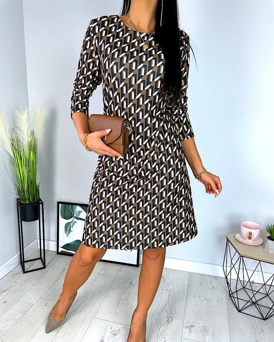 Elegant kjole med rund hals og A-linje