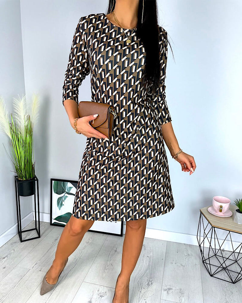 Elegant kjole med rund hals og A-linje