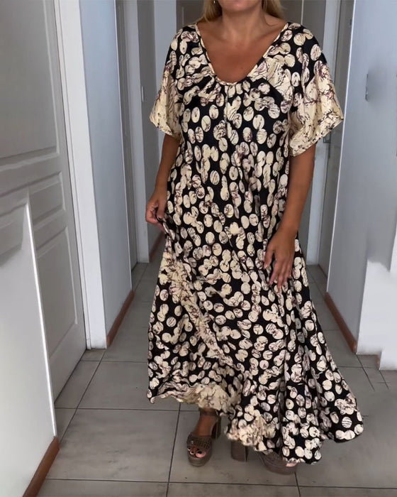 Kortermet kjole med V-hals