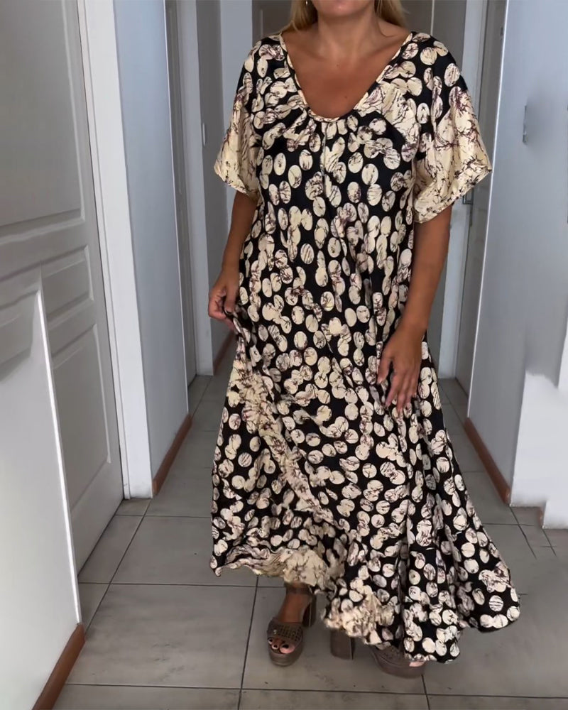 Kortermet kjole med V-hals