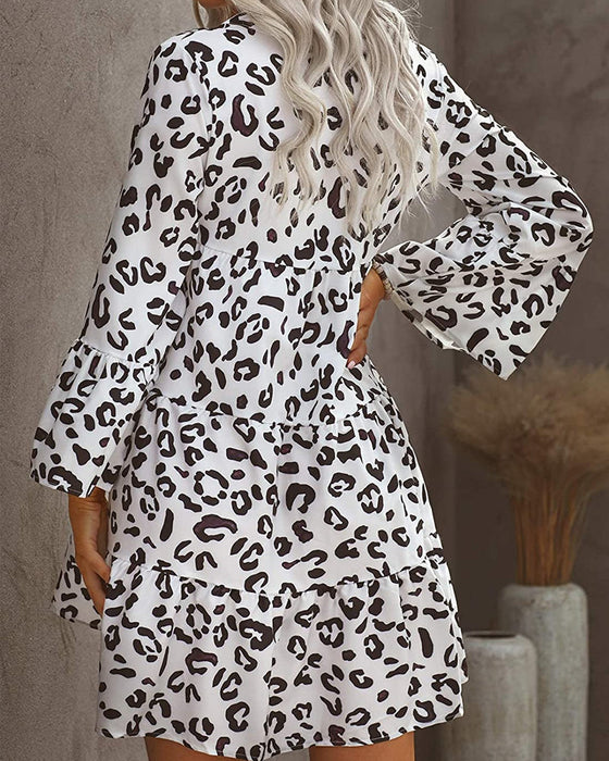 Kjole med v-hals i leopard
