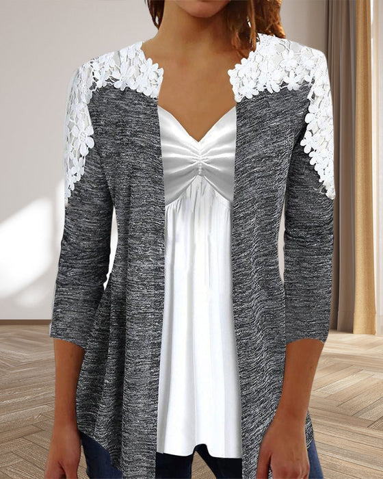 Elegant topp med V-hals og blonder