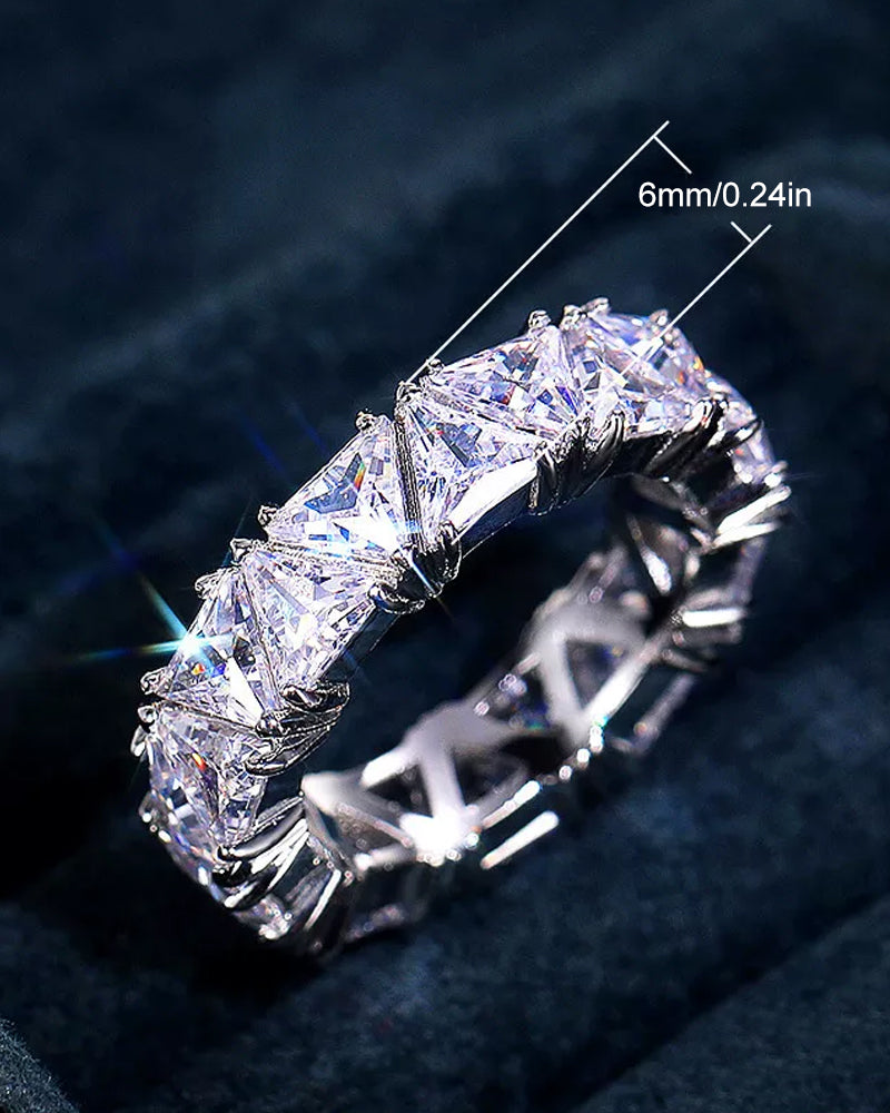 Ringe med trekantet med zirkonia